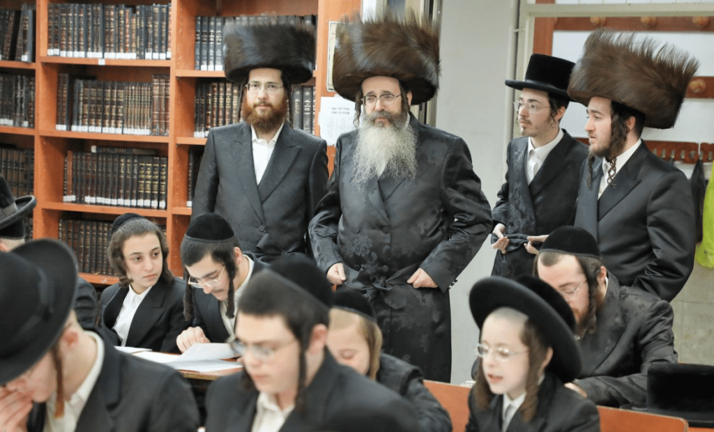  האדמו"ר חיזק את הבחורים שלומדים ביום שישי