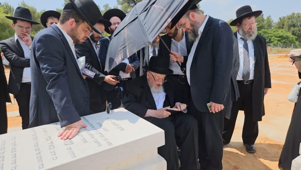 ראש הישיבה עלה לקבר בנו וביקש ממנו סליחה