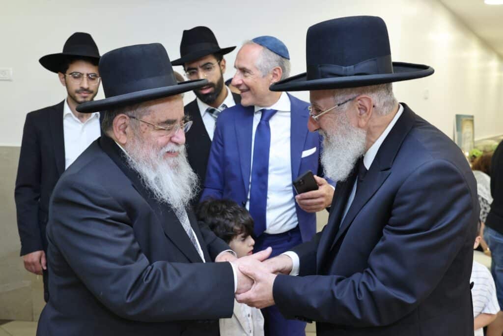 בשערים המצויינים חגגו הכנסת ספר תורה לביהמ"ד