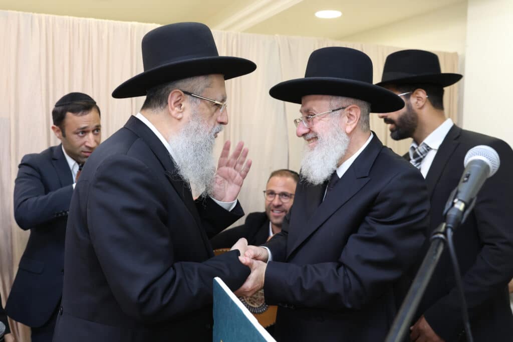 בשערים המצויינים חגגו הכנסת ספר תורה לביהמ"ד