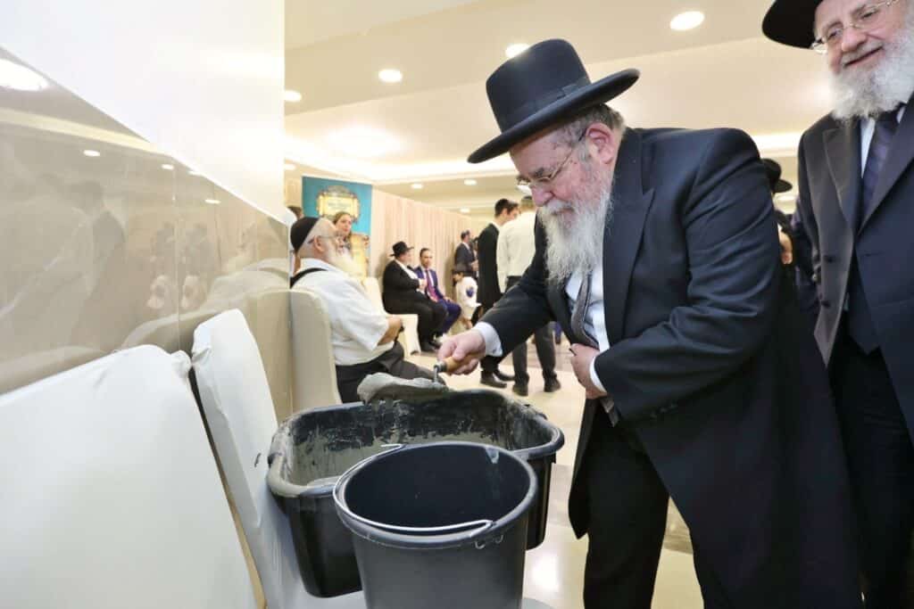 בשערים המצויינים חגגו הכנסת ספר תורה לביהמ"ד