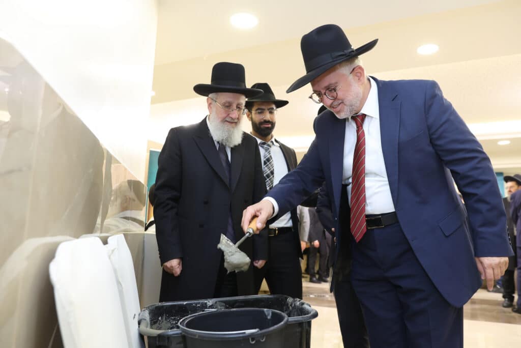 בשערים המצויינים חגגו הכנסת ספר תורה לביהמ"ד