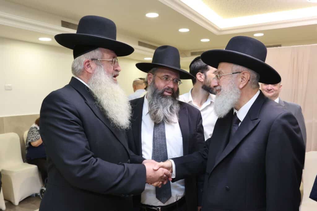 בשערים המצויינים חגגו הכנסת ספר תורה לביהמ"ד