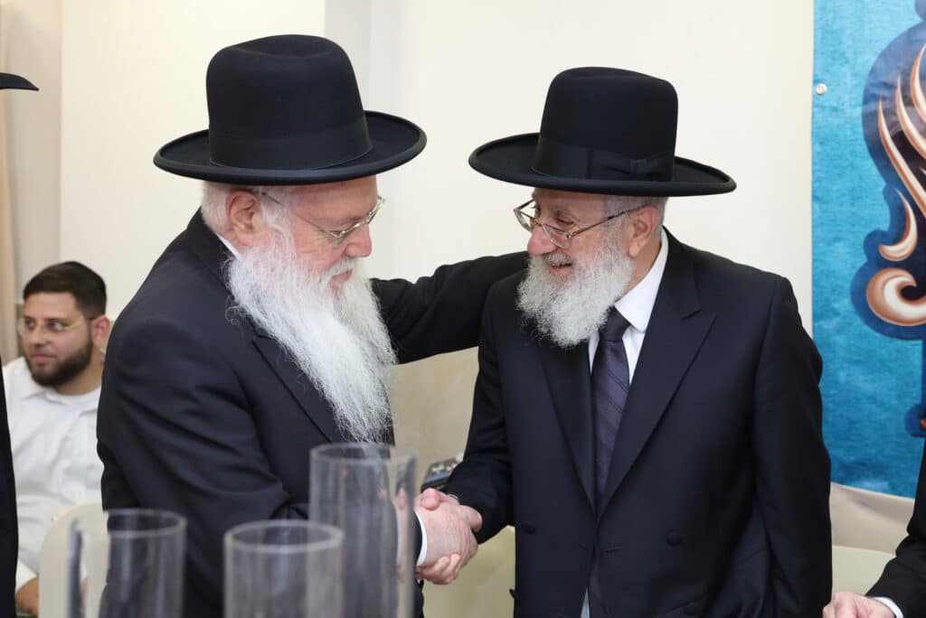 בשערים המצויינים חגגו הכנסת ספר תורה לביהמ"ד