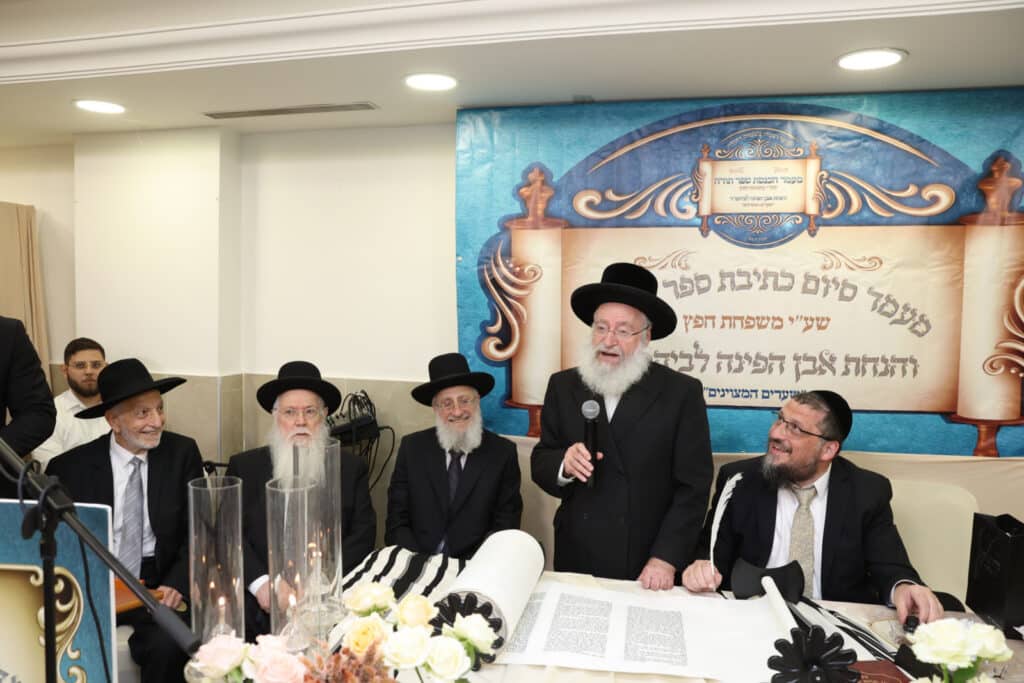 בשערים המצויינים חגגו הכנסת ספר תורה לביהמ"ד