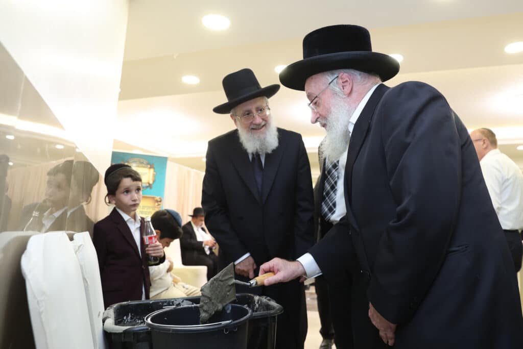 בשערים המצויינים חגגו הכנסת ספר תורה לביהמ"ד