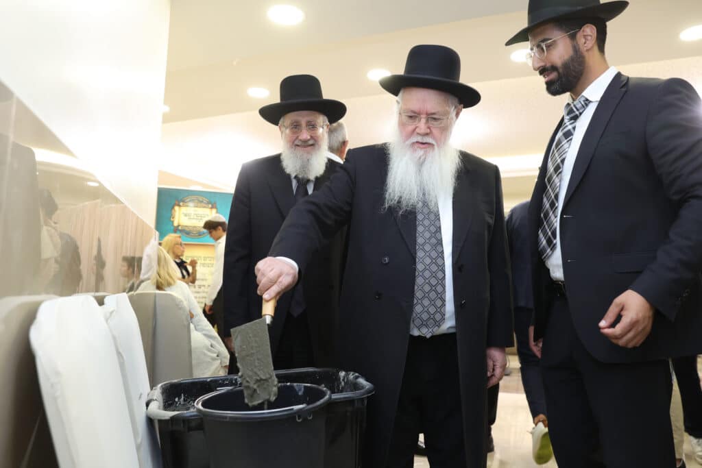 בשערים המצויינים חגגו הכנסת ספר תורה לביהמ"ד