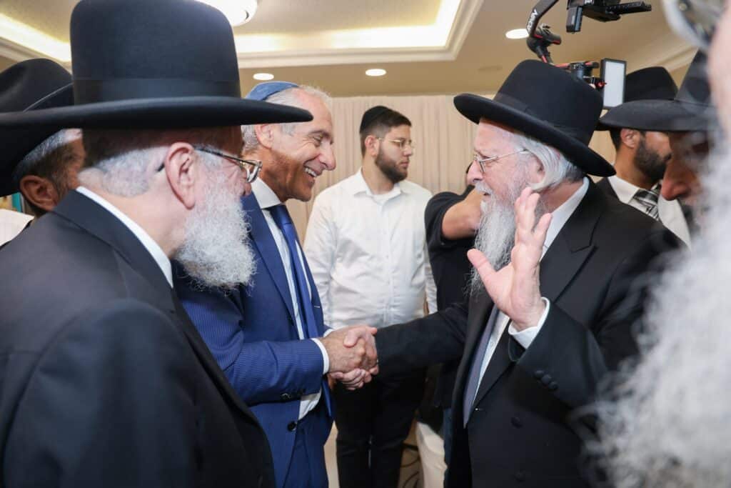 בשערים המצויינים חגגו הכנסת ספר תורה לביהמ"ד