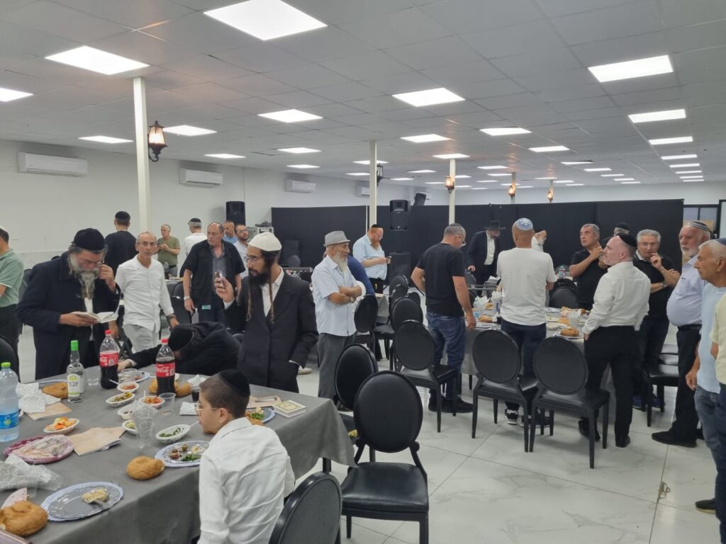 תושבי הדרום חגגו בהילולת המלומד בניסים הטמון באופקים