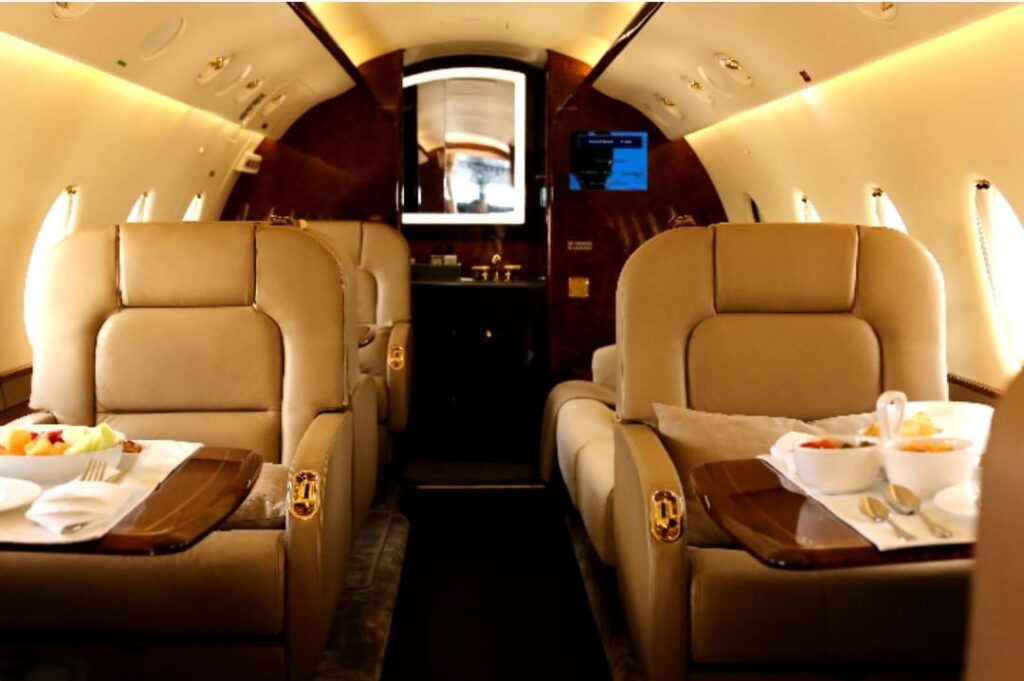 עם מטוס פרטי: הרבי מגור בדרך לנתב"ג