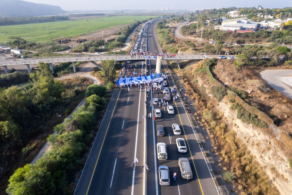 19 אנרכיסטים נעצרו - הצירים הבינעירוניים נפתחו
