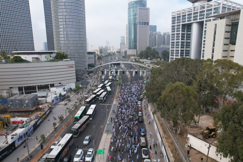 19 אנרכיסטים נעצרו - הצירים הבינעירוניים נפתחו