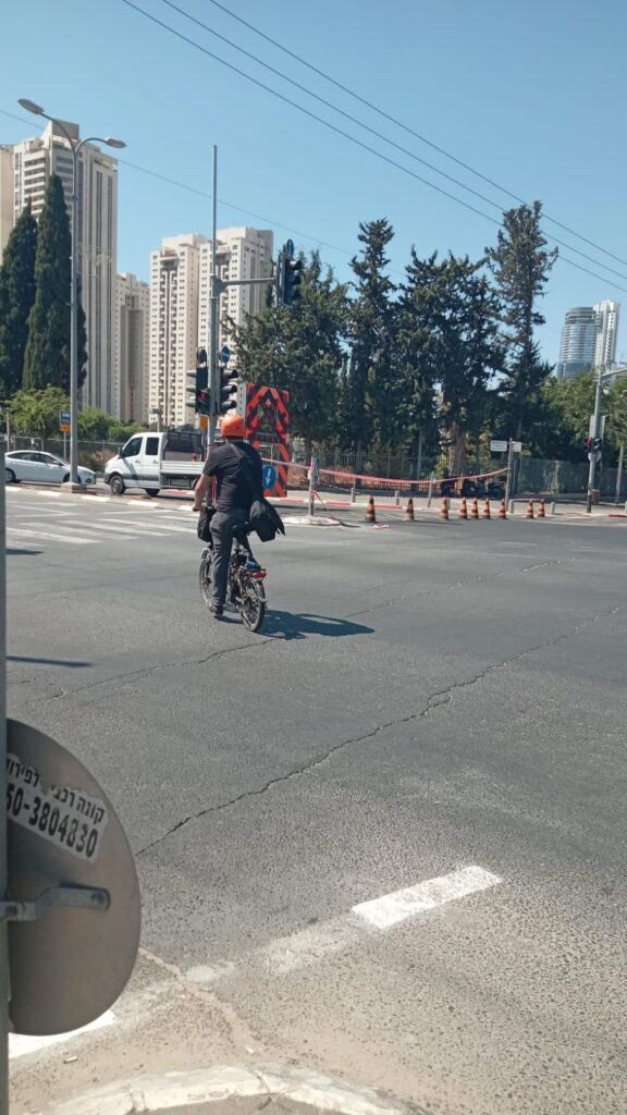 בגלל עשרות מפגינים: המשטרה סגרה רחובות שלמים בתל אביב