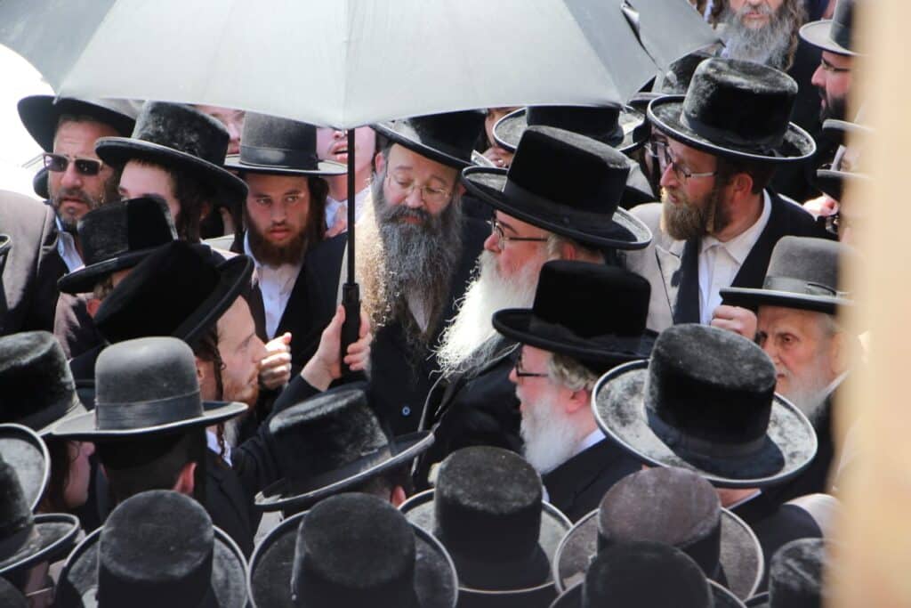 תיעוד: הלווית אמו של כ"ק אדמו"ר מבוהוש