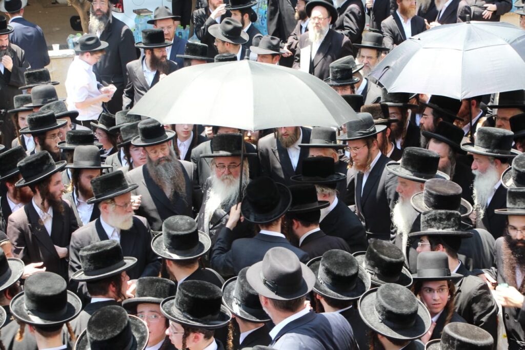 תיעוד: הלווית אמו של כ"ק אדמו"ר מבוהוש