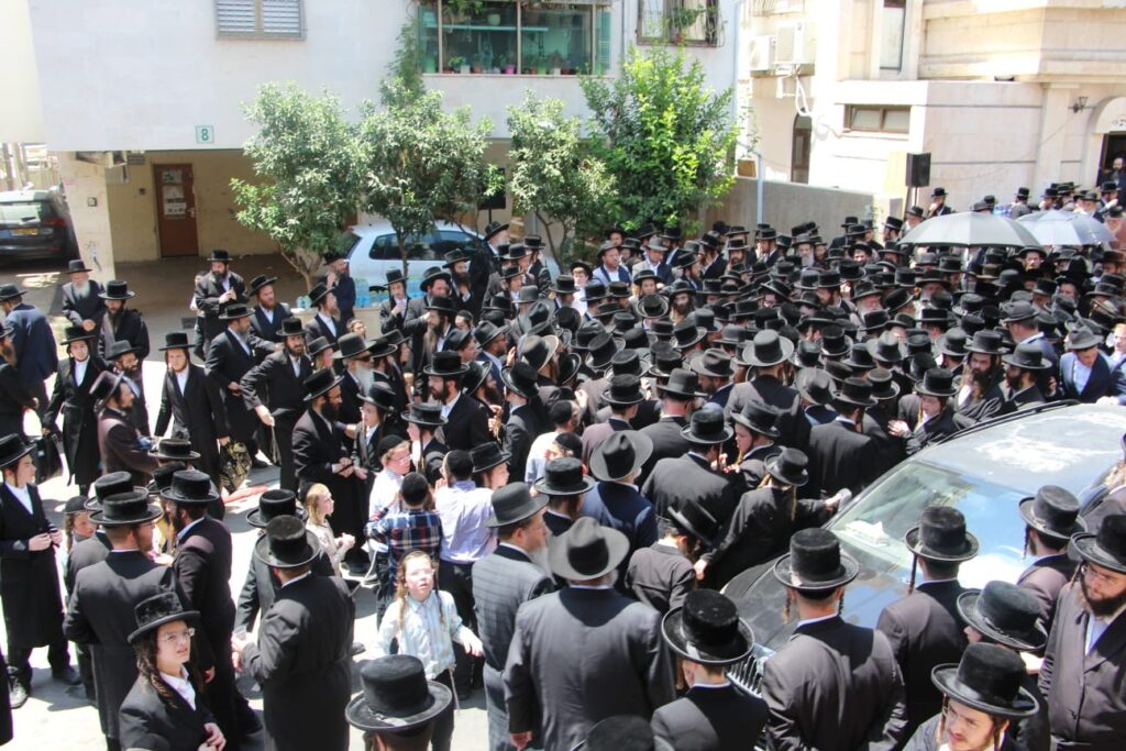 תיעוד: הלווית אמו של כ"ק אדמו"ר מבוהוש