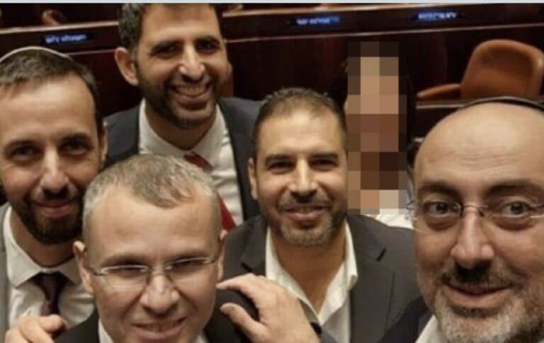 תמונת הסלפי של ראשי הקואליציה שהרתיחה את כתבי השמאל