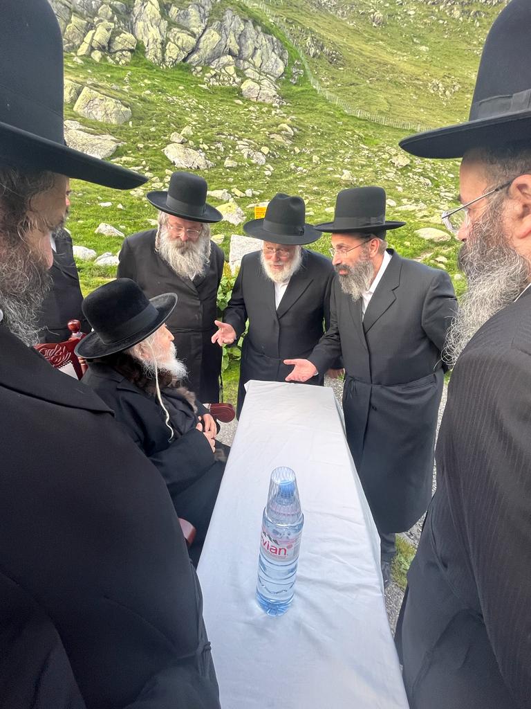 בין הנופים הקסומים של דאבוס: המנוחה של הרבי מגור