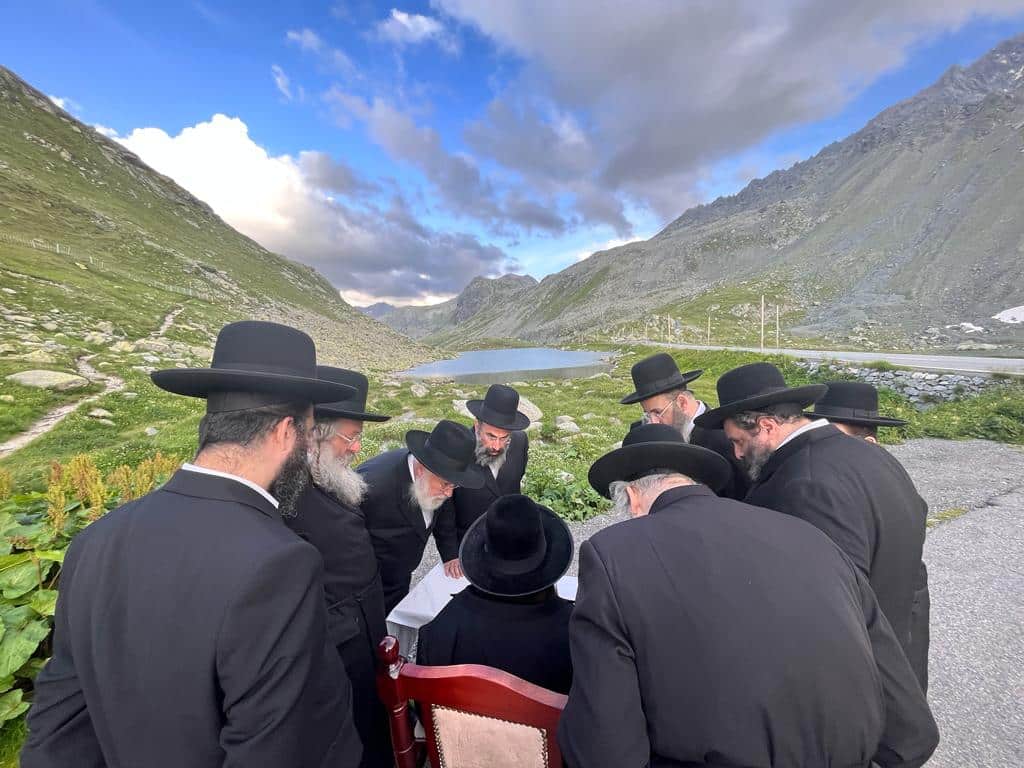 בין הנופים הקסומים של דאבוס: המנוחה של הרבי מגור