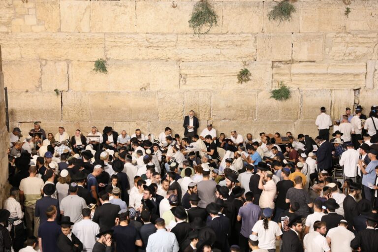 מאות בני אדם התעלפו במהלך צום תשעה באב