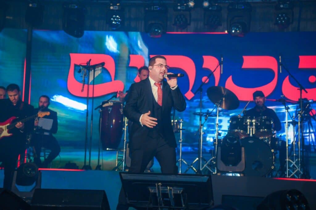 שלום ברנהולץ השיק את "ביכורים" במופע השקה מרהיב