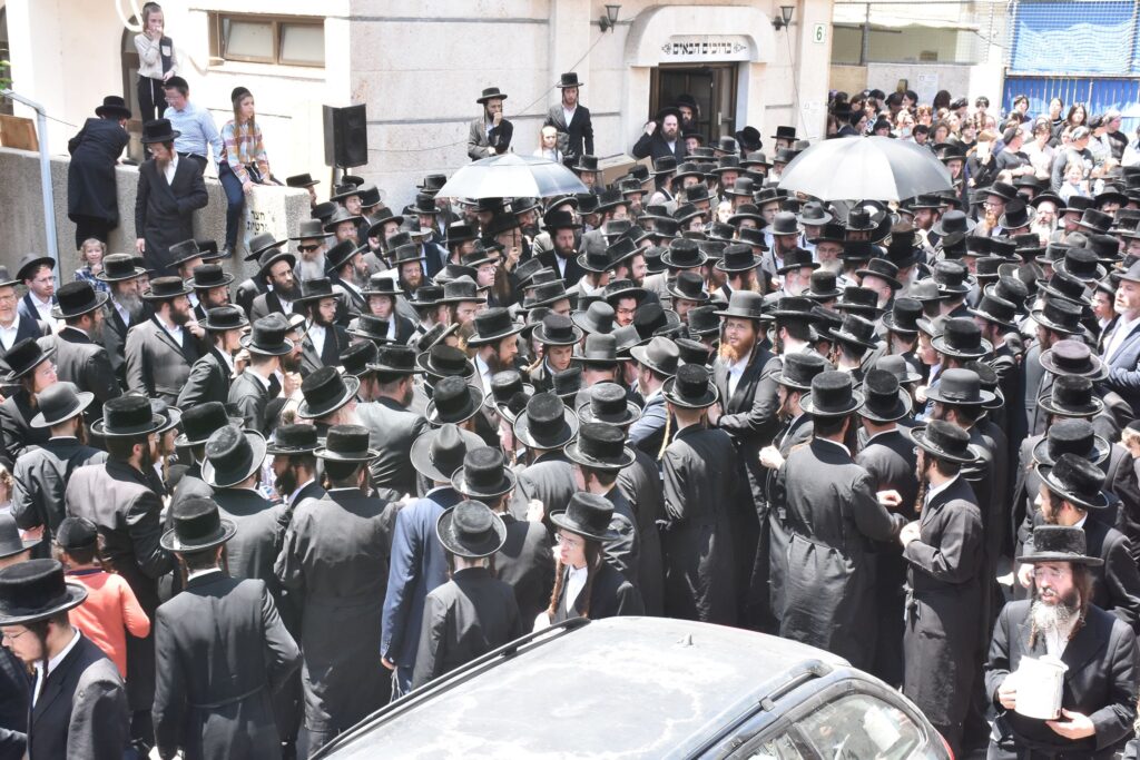 תיעוד: הלווית אמו של כ"ק אדמו"ר מבוהוש