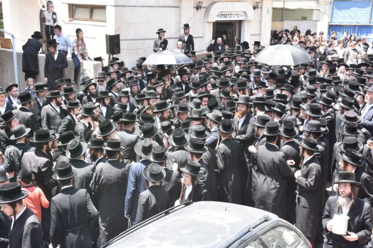 תיעוד: הלווית אמו של כ"ק אדמו"ר מבוהוש