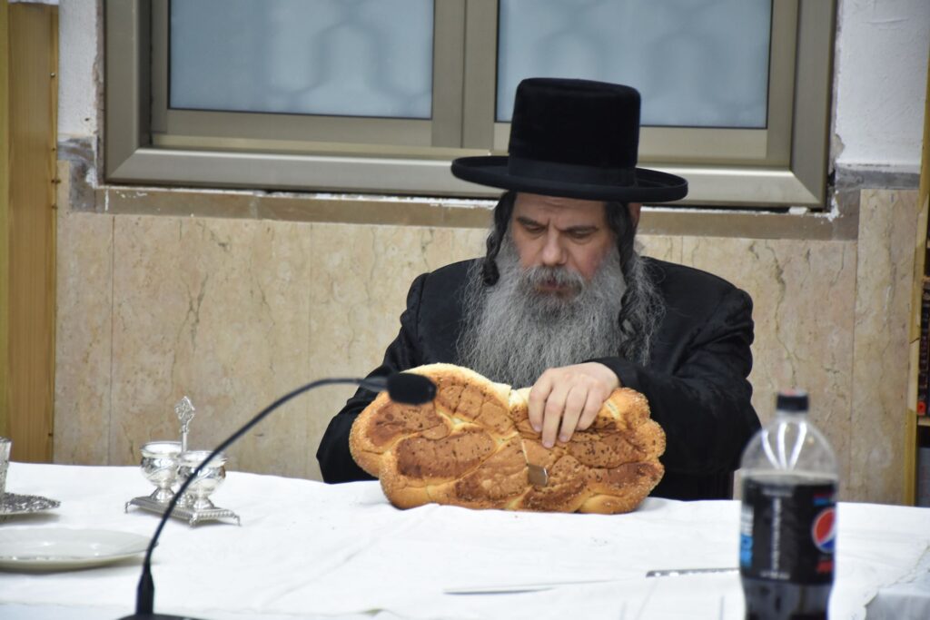 כשהוא בוצע את החלה: הטיש של האדמו"ר מקוידינוב