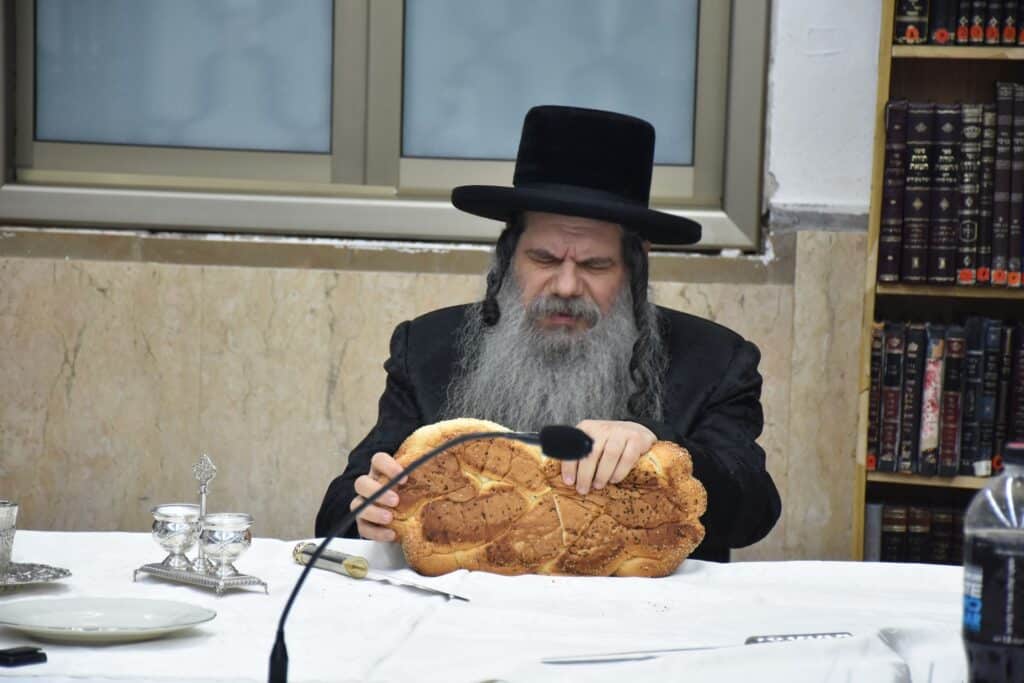 כשהוא בוצע את החלה: הטיש של האדמו"ר מקוידינוב