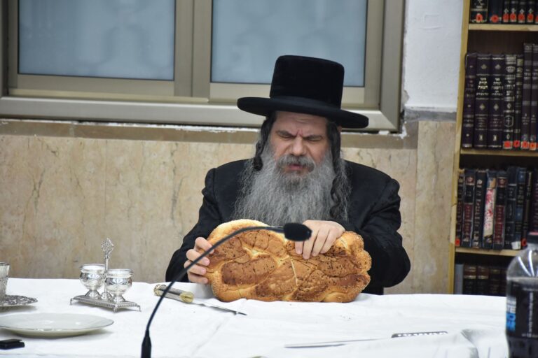 כשהוא בוצע את החלה: הטיש של האדמו"ר מקוידינוב