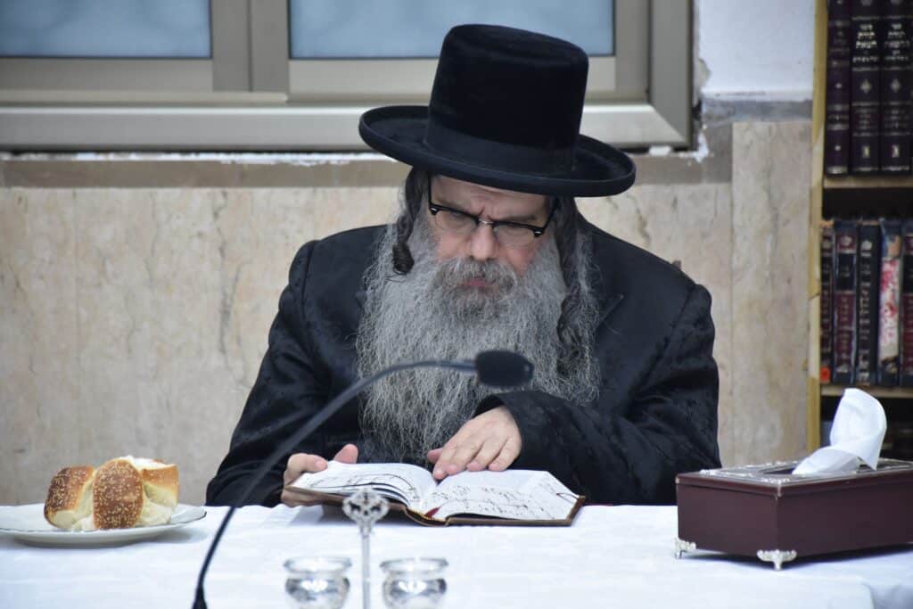 כשהוא בוצע את החלה: הטיש של האדמו"ר מקוידינוב