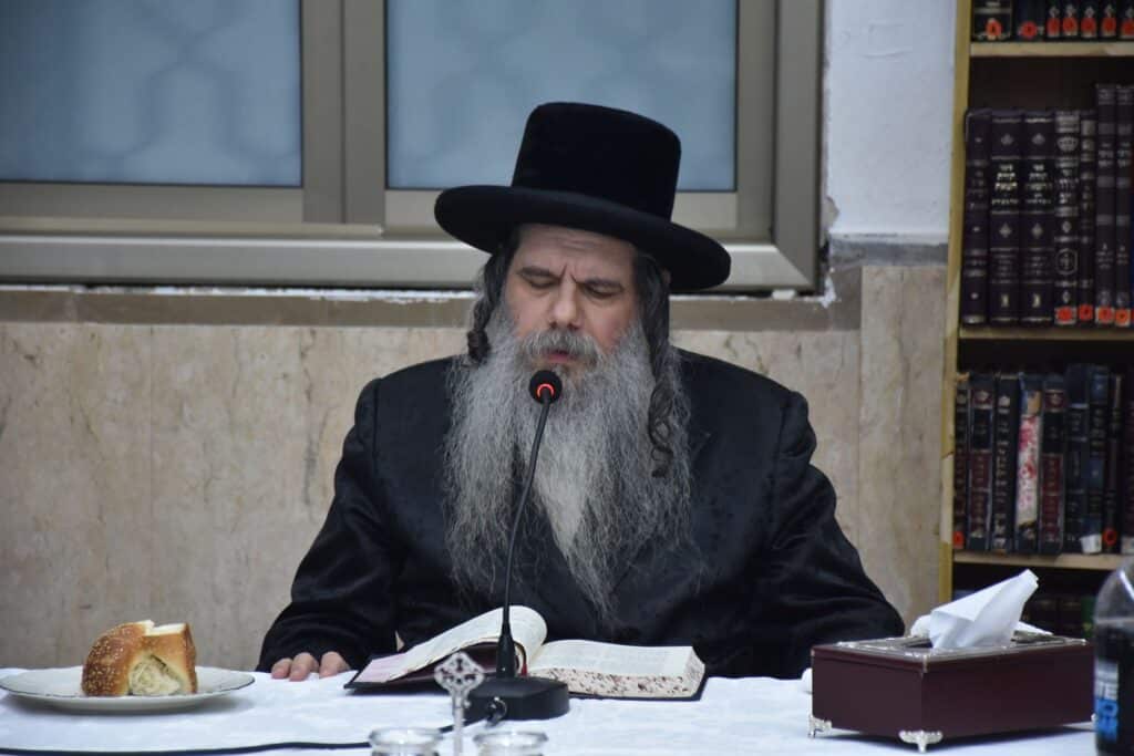 כשהוא בוצע את החלה: הטיש של האדמו"ר מקוידינוב