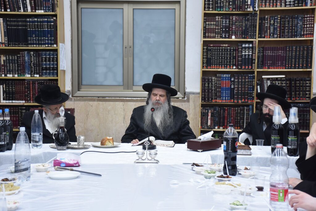 כשהוא בוצע את החלה: הטיש של האדמו"ר מקוידינוב