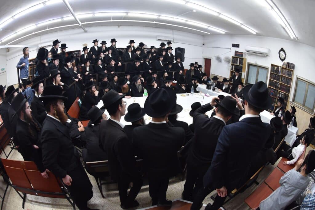 כשהוא בוצע את החלה: הטיש של האדמו"ר מקוידינוב