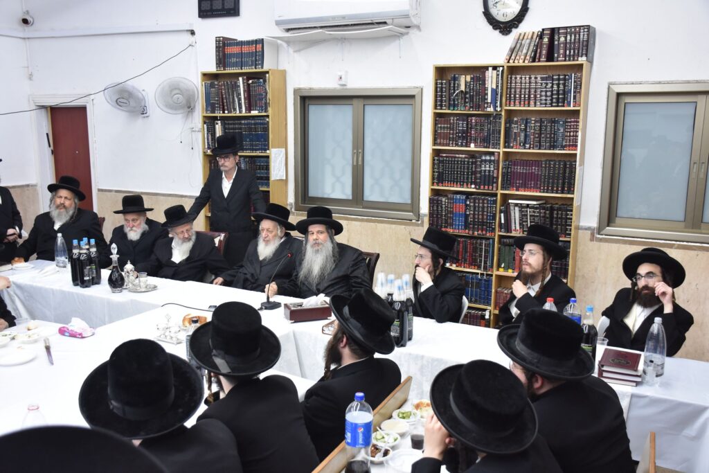 כשהוא בוצע את החלה: הטיש של האדמו"ר מקוידינוב