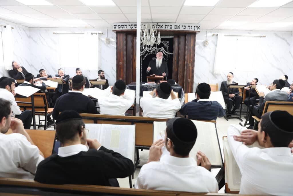 ראש הישיבה הגיע למסור שיעור בישיבה הספרדית