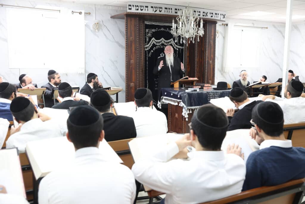 ראש הישיבה הגיע למסור שיעור בישיבה הספרדית