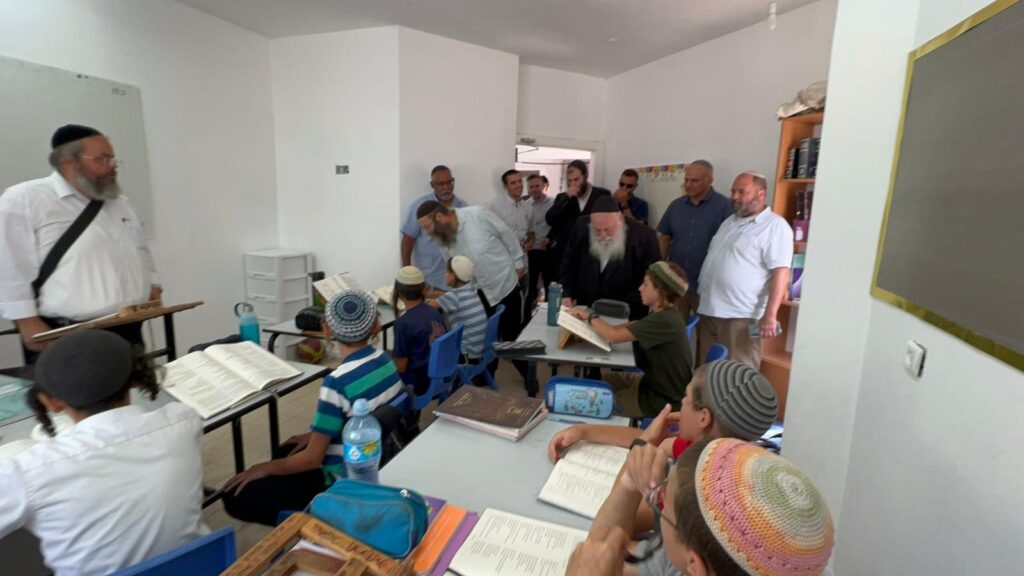 "זכות גדולה": גולדקנופף פתח את שנת הלימודים בחברון