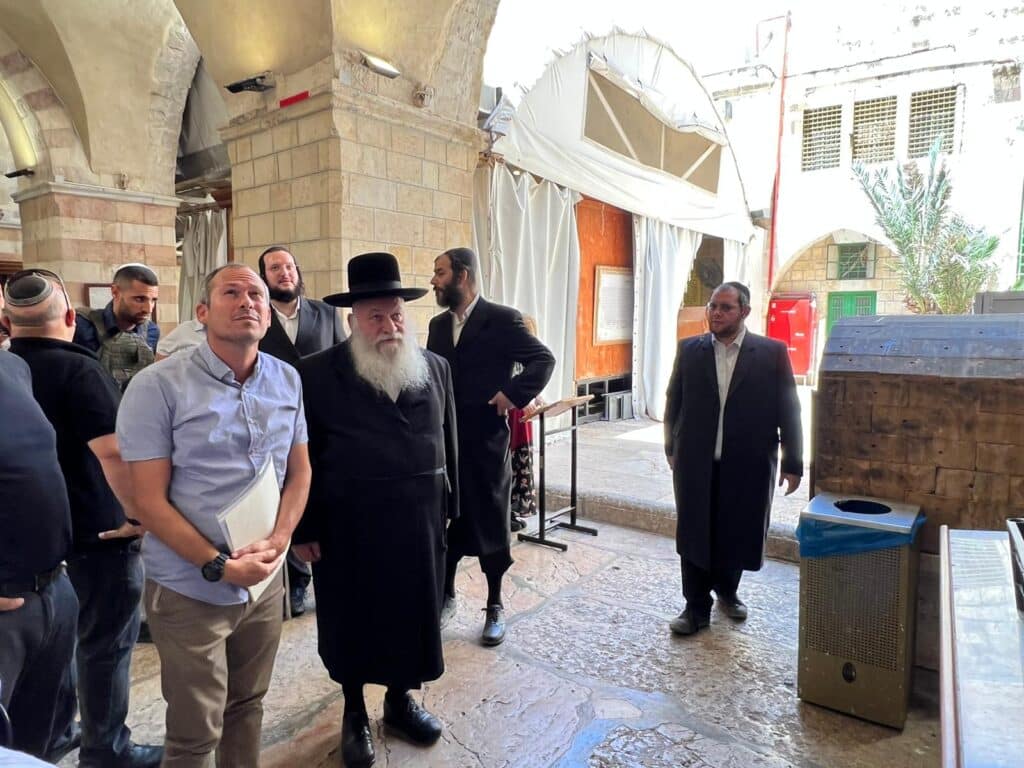 "זכות גדולה": גולדקנופף פתח את שנת הלימודים בחברון