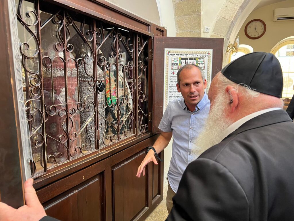 "זכות גדולה": גולדקנופף פתח את שנת הלימודים בחברון