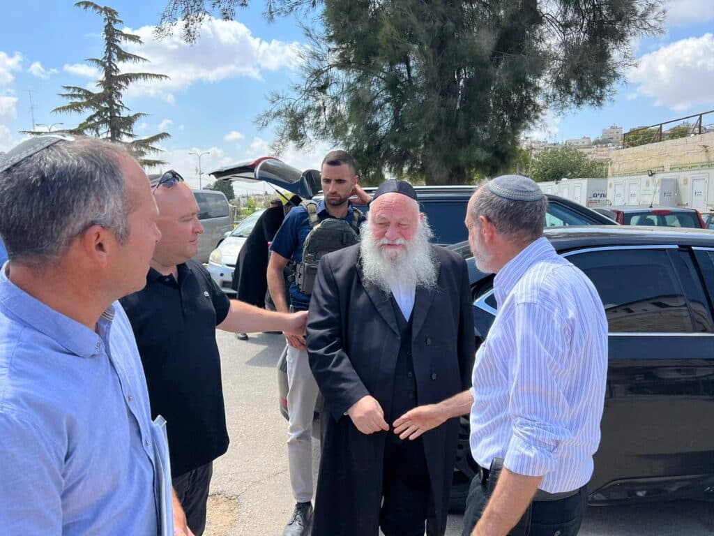 "זכות גדולה": גולדקנופף פתח את שנת הלימודים בחברון