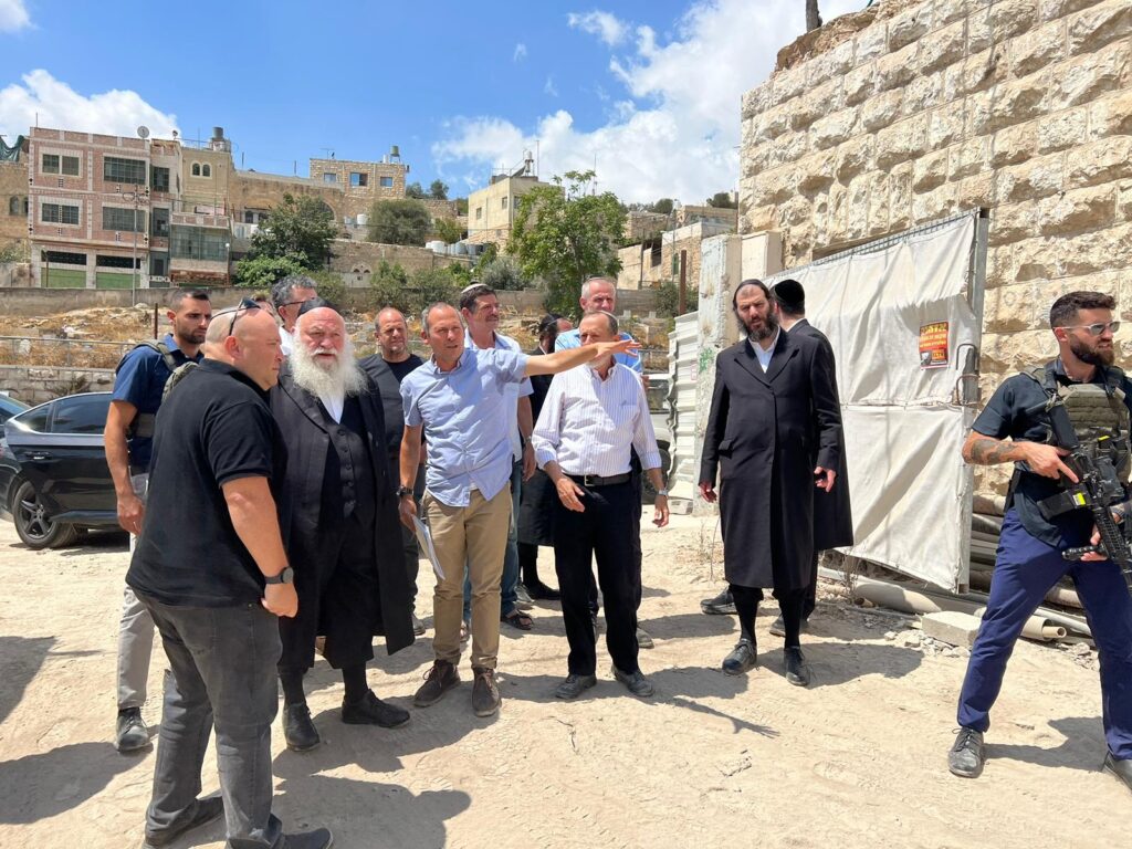 "זכות גדולה": גולדקנופף פתח את שנת הלימודים בחברון