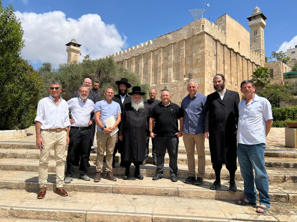 "זכות גדולה": גולדקנופף פתח את שנת הלימודים בחברון