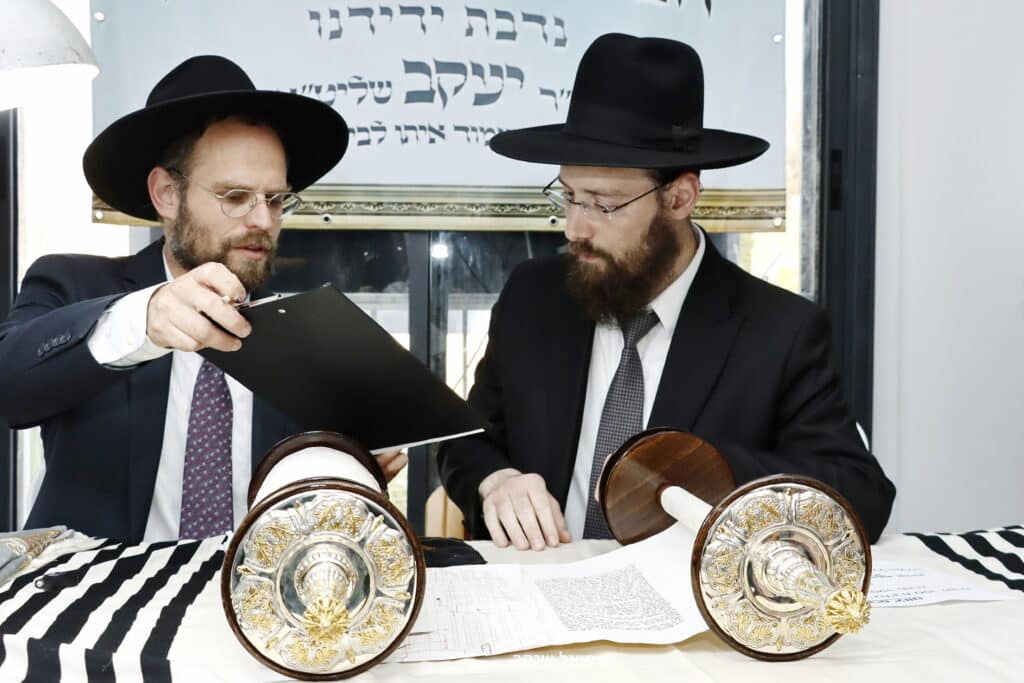 בהשתתפות גדולי ישראל: בכתר תורה הכניסו ס"ת