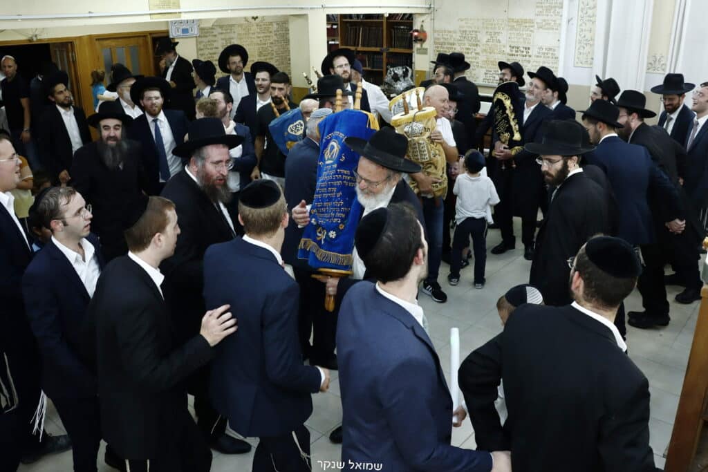 בהשתתפות גדולי ישראל: בכתר תורה הכניסו ס"ת