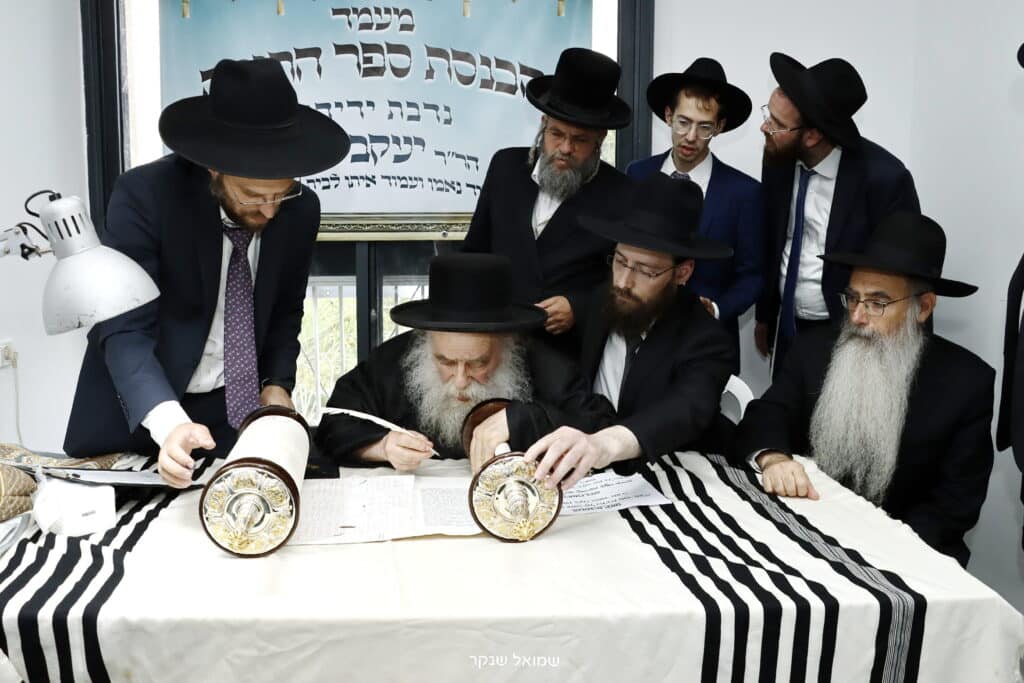 בהשתתפות גדולי ישראל: בכתר תורה הכניסו ס"ת