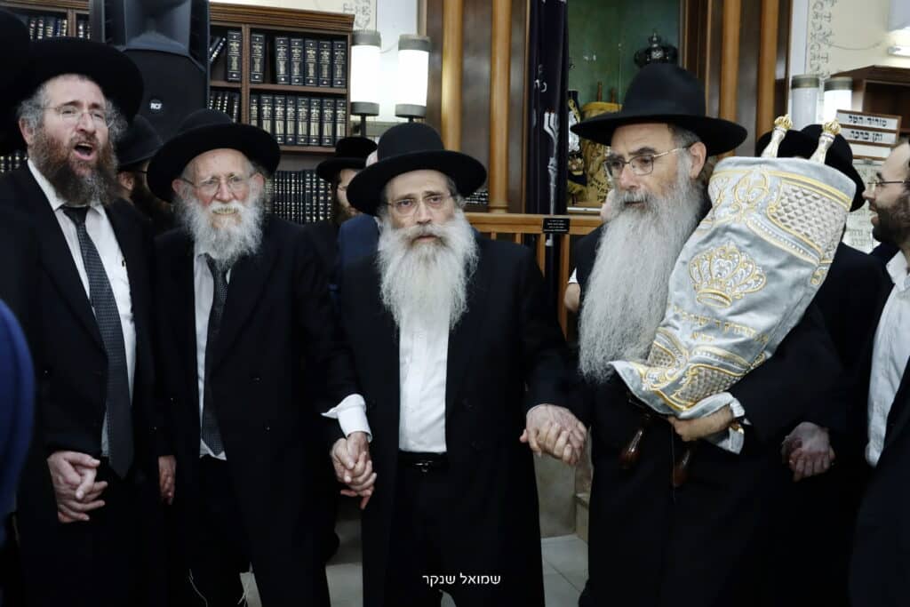 בהשתתפות גדולי ישראל: בכתר תורה הכניסו ס"ת