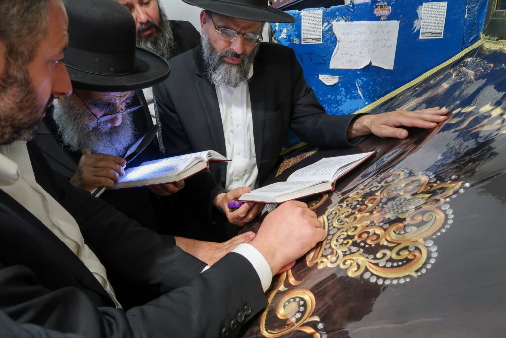 גלריה: ראש הישיבה הגיע להתפלל בציון הרשב"י