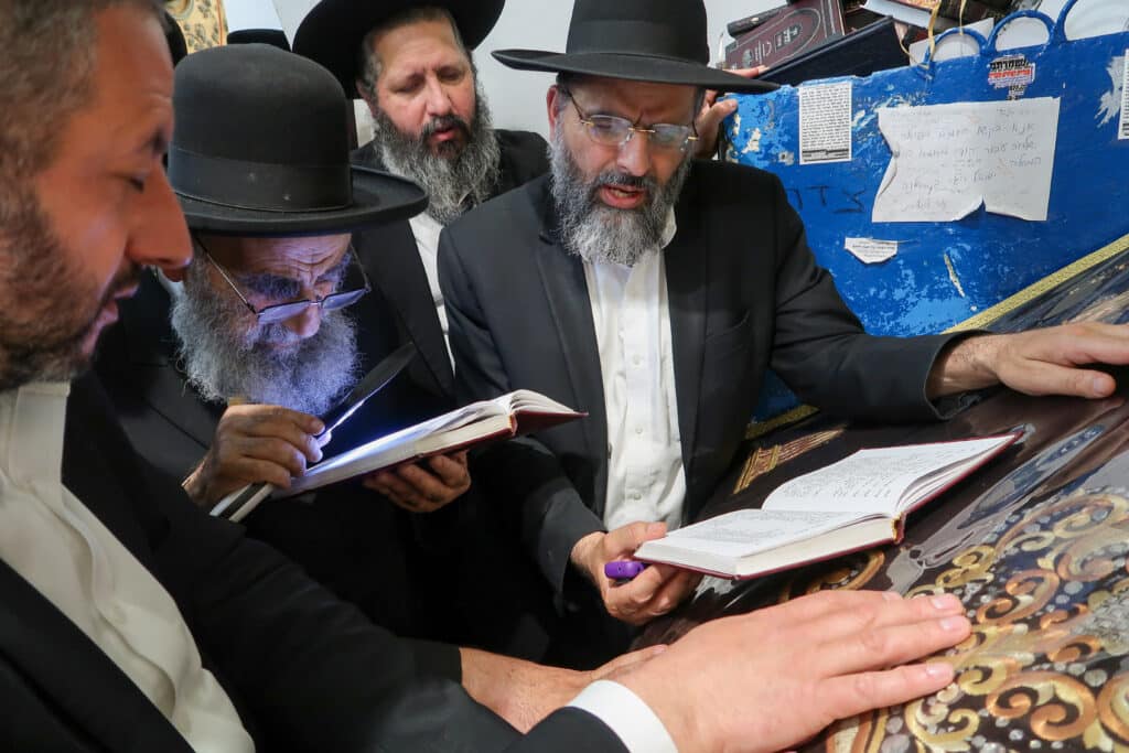 גלריה: ראש הישיבה הגיע להתפלל בציון הרשב"י