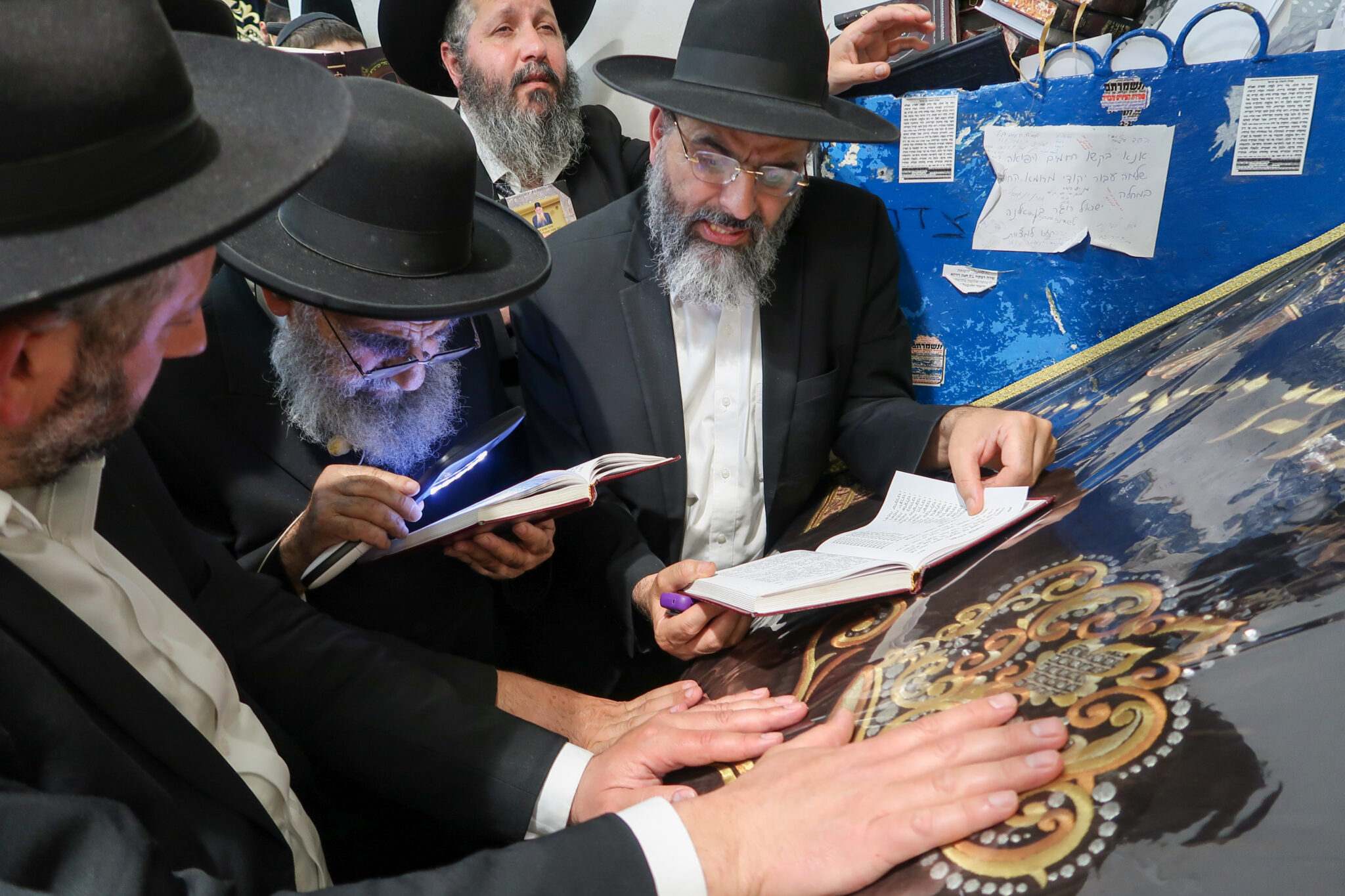 גלריה: ראש הישיבה הגיע להתפלל בציון הרשב"י